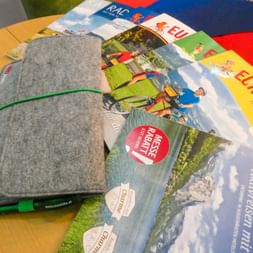 Reiseunterlagen, Kataloge, Dokumentenmappe