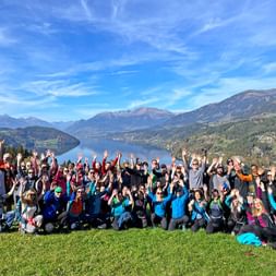 Group photo with Lake Millstättersee in the background
