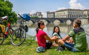 Radfahrer am Po Ufer in Turin