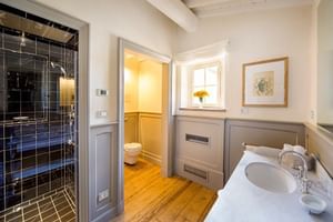 Borgo del Cabreo bathroom