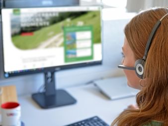 Telefonservice einer Mitarbeiterin